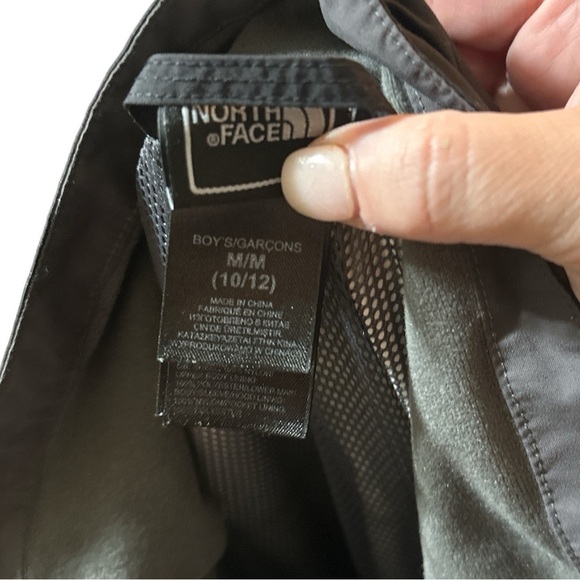 GUC - The North Face Hyvent Waterproof jacket - size 10-12 - Picture 3 of 3